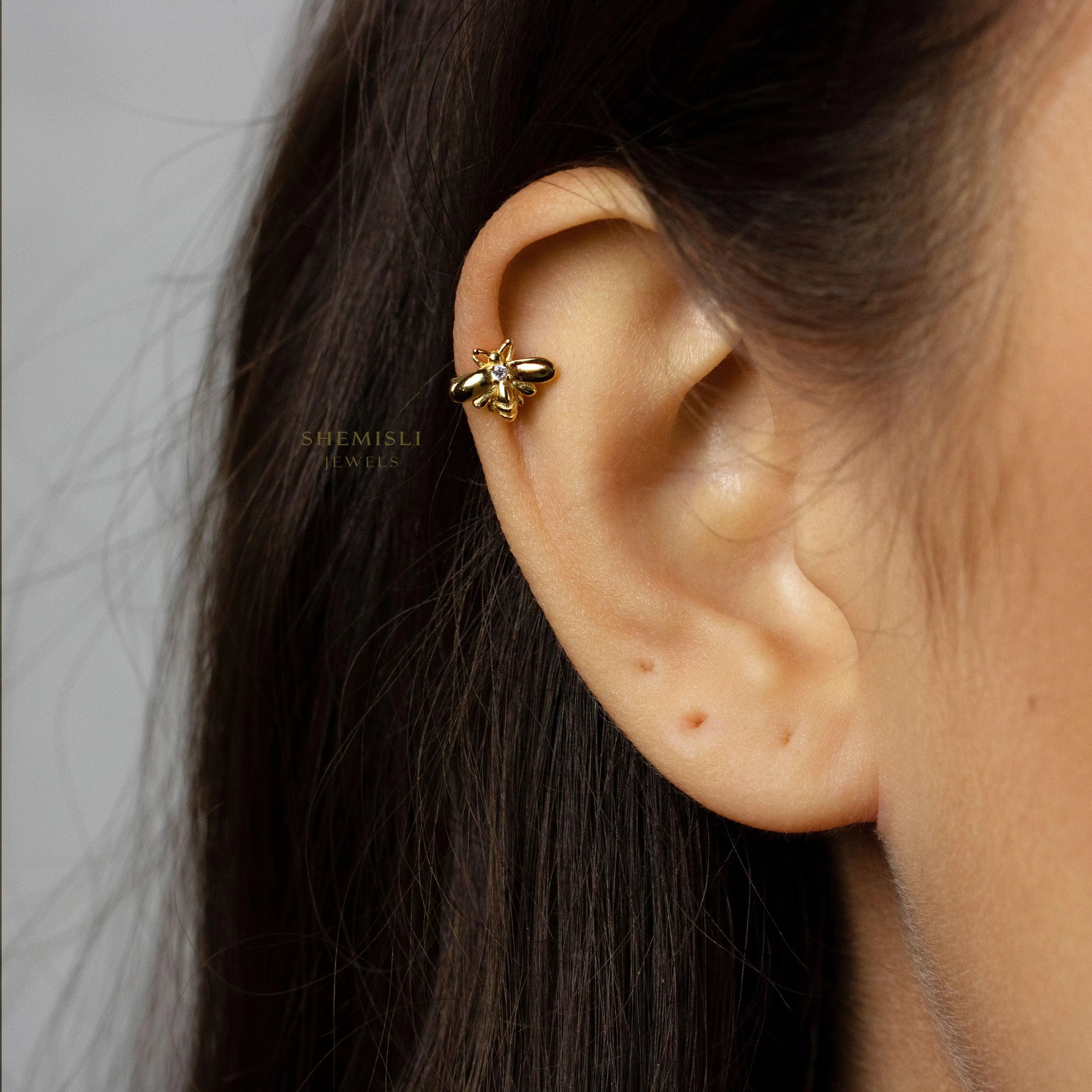 Bee Helix Ear Cuff, Upper Ear Cuff, Earring No Piercing is Needed, Gold, Silver SHEMISLI - SF038 LR